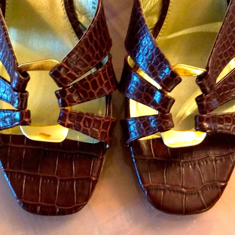 Circa Joan & David Jindra croc slides 3.6” wedge strap heels sandals gold ring